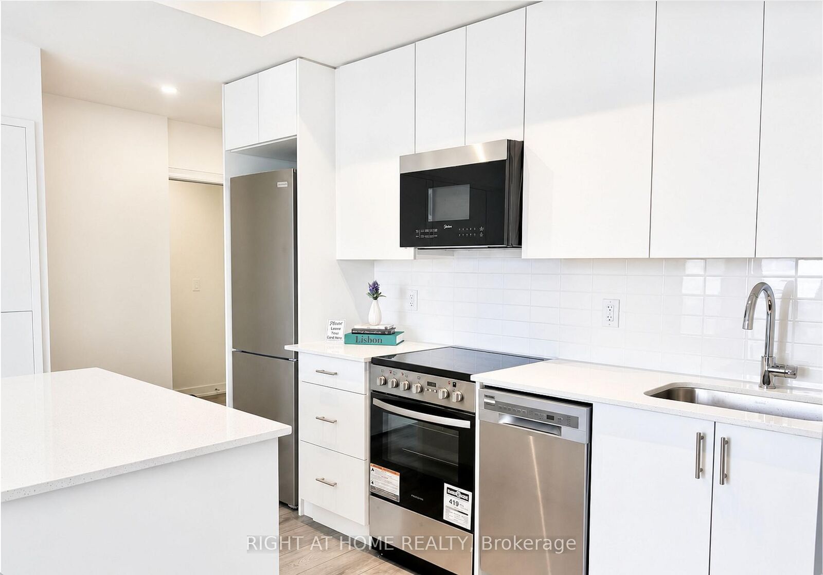 Property Photo:  15 Ellerslie Avenue 2405  ON M2N 0L7 