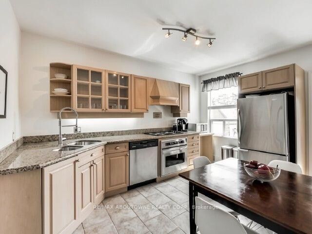 Property Photo:  60 Gillespie Avenue  ON M6N 2Y6 