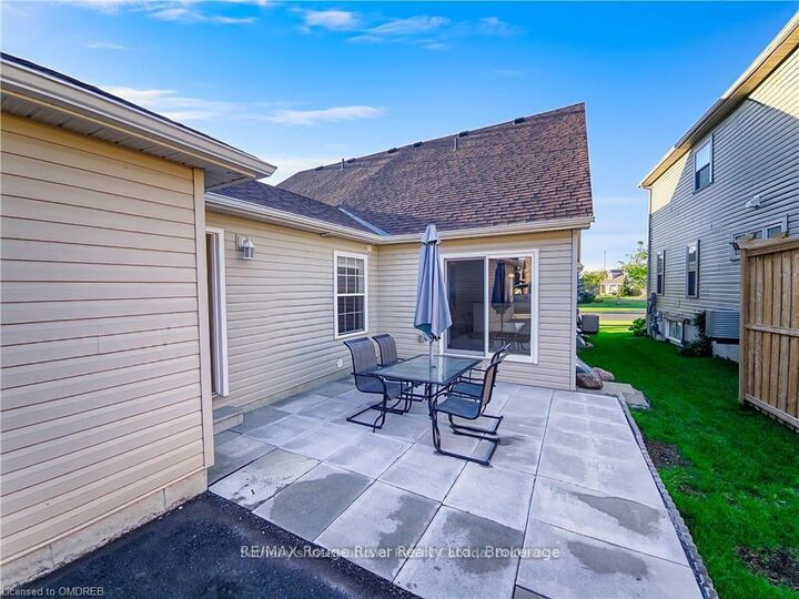 Property Photo:  814 Broadway Boulevard  ON L3C 5M8 