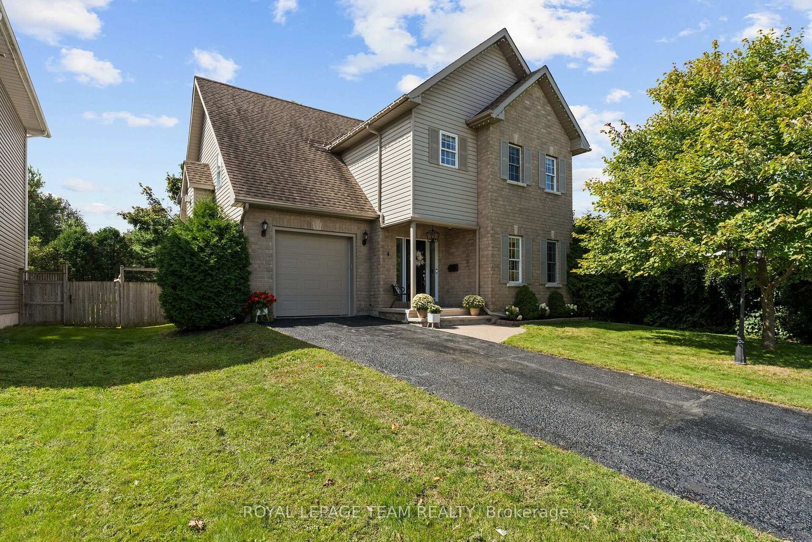 Property Photo:  4 Francis Street  ON K7C 0C6 