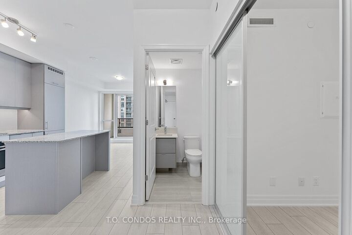 Property Photo:  30 Elm Drive W 505  ON L5B 1L9 