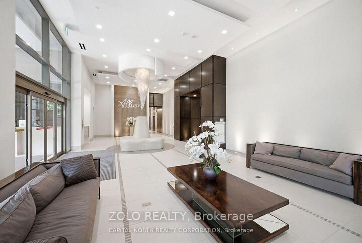 Property Photo:  23 Glebe Road W 307  ON M5P 0A1 