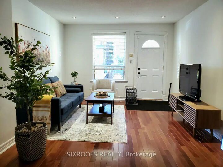 Property Photo:  29 Dunkirk Road  ON M4C 2M1 