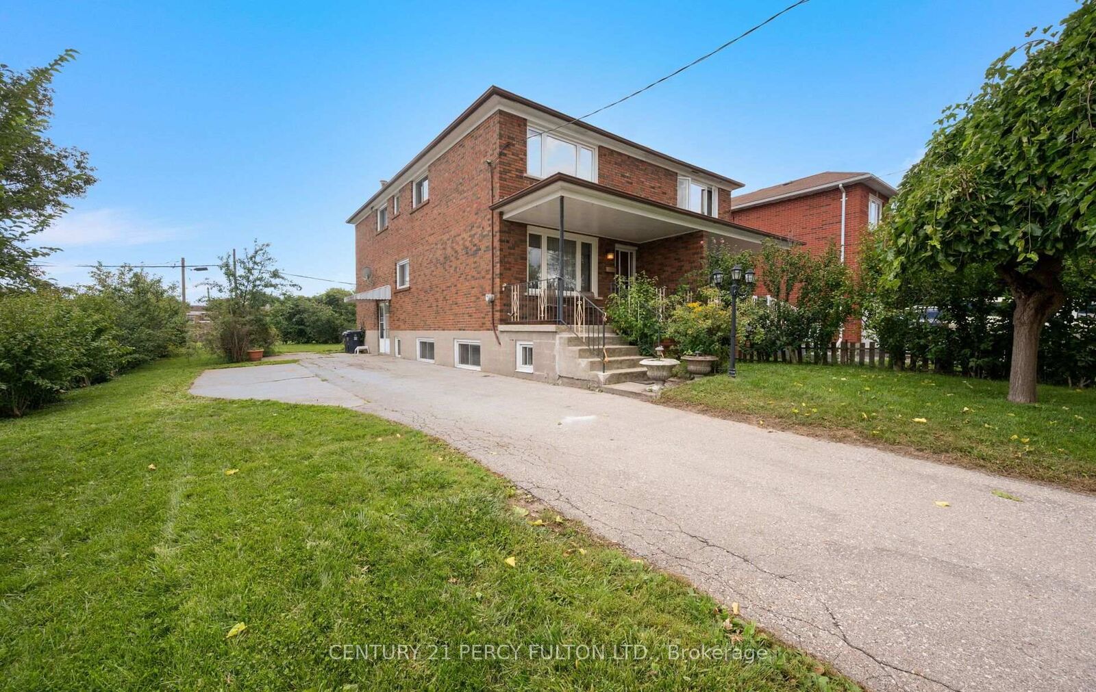 Property Photo:  27 Willingdon Avenue  ON M1N 2L1 