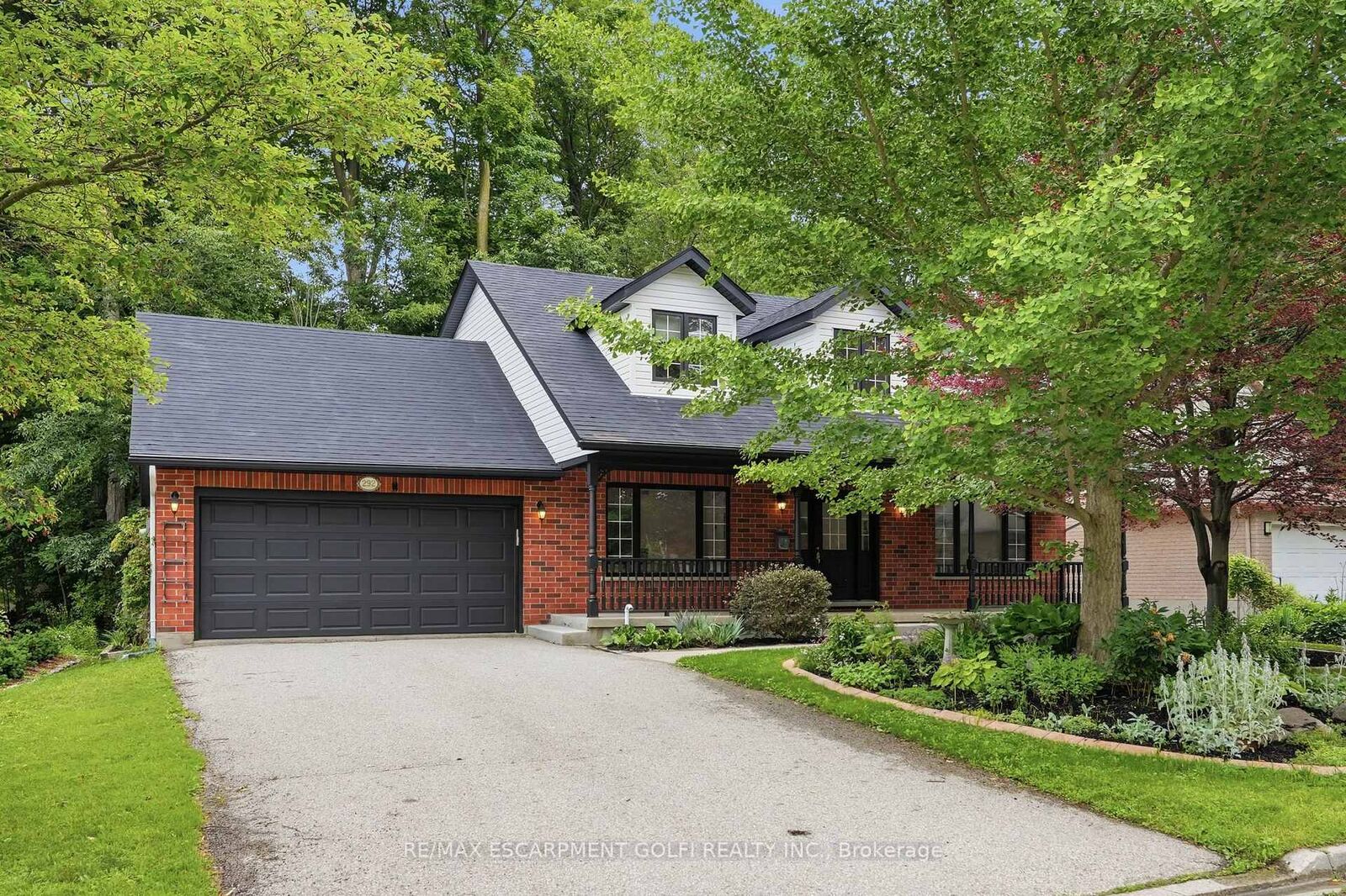 Property Photo:  292 Thorncrest Drive  ON N2L 5R5 