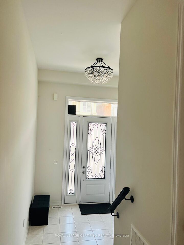 Property Photo:  23 Charing Cross Gate  ON L6H 0V7 