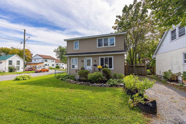 Property Photo:  2 Dunkirk Avenue  ON K7K 2H4 