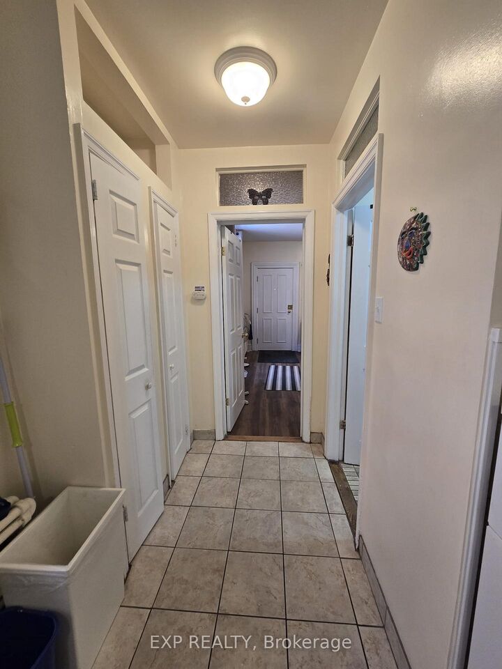 Property Photo:  356 Gilmour Street  ON K2P 0R3 