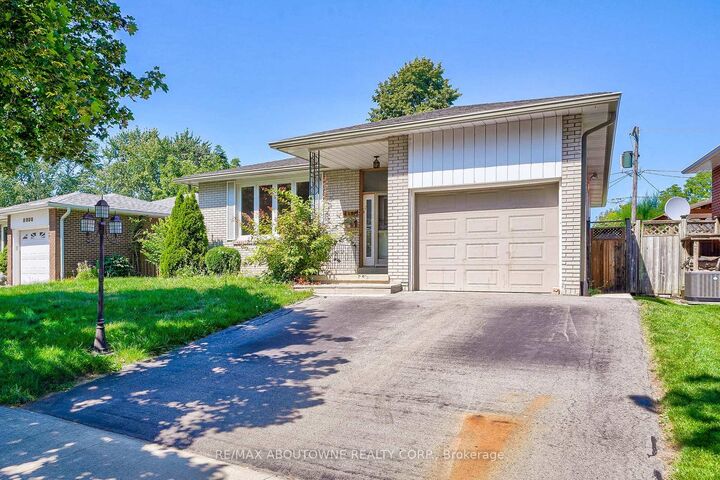 Property Photo:  4395 Longmoor Drive Upper  ON L7L 1X8 