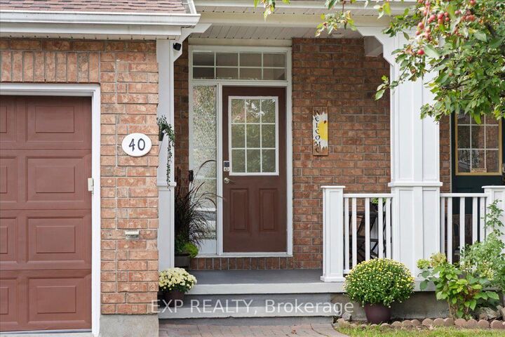 Property Photo:  40 Bishops Mills Way  ON K2K 3C1 