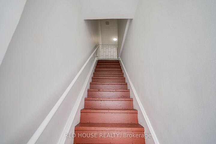 Property Photo:  782 Dundas Street W  ON M6J 1V1 