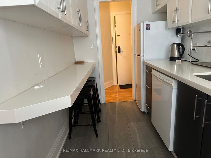 Property Photo:  595 St Clair Avenue W 9  ON M6C 1A3 