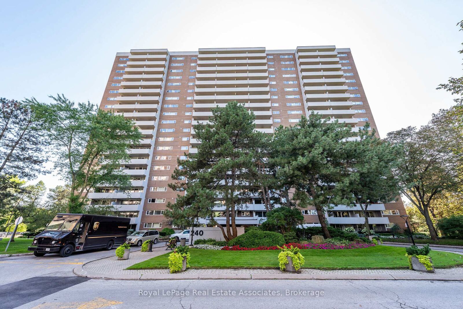 Property Photo:  240 Scarlett Road #1906  ON M6N 4X4 