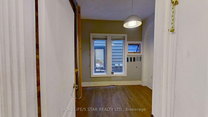 Property Photo:  171 Harbord Street Apt 1  ON M5S 1H3 