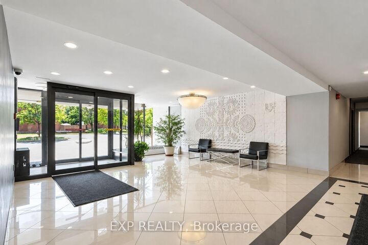 Property Photo:  2301 Derry Road W 105  ON L5N 2R4 