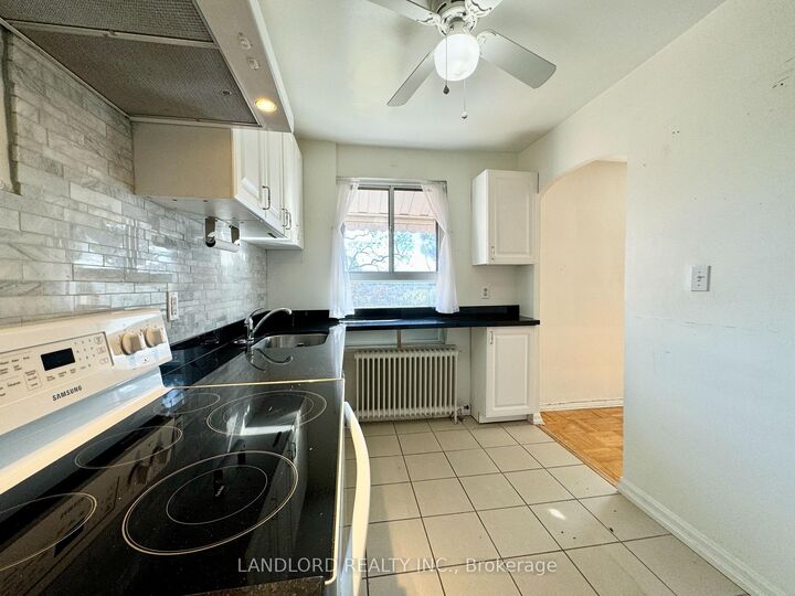 Property Photo:  2696 Lake Shore Boulevard W 11  ON M8V 1G8 