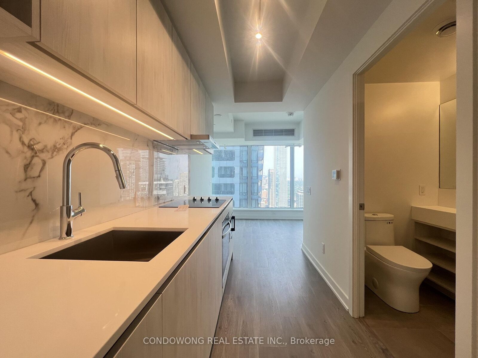 Property Photo:  8 Wellesley Street W 4508  ON M4Y 0J5 
