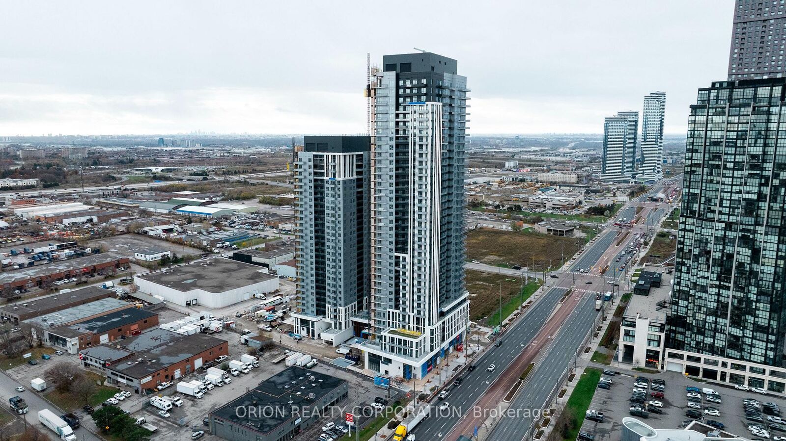 Property Photo:  5 Meadowdale Road 1611  ON L4K 0C7 