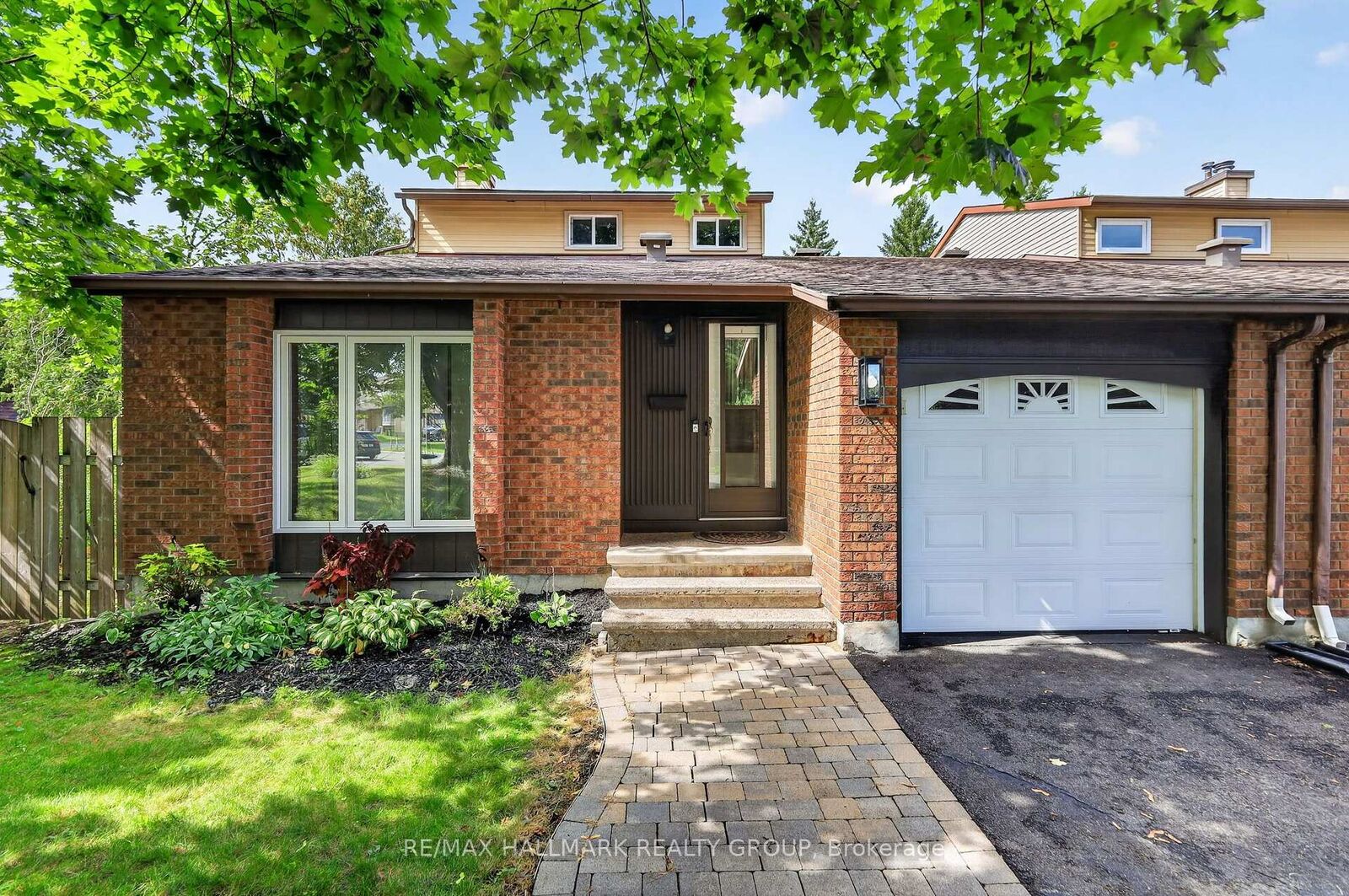 Property Photo:  1055 Avignon Court  ON K1C 2N4 