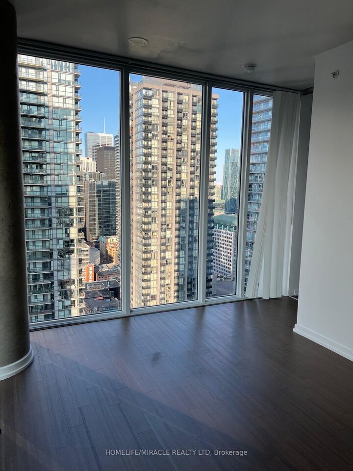 Property Photo:  101 Peter Street W 3103  ON M5V 0G6 