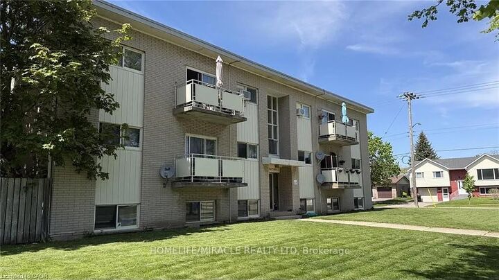 Property Photo:  206 Indian Road 202  ON N2B 2S9 