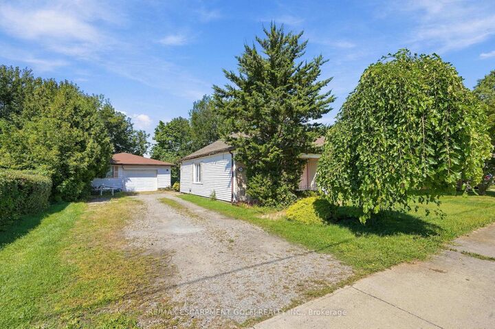 Property Photo:  24 Barton Street  ON L2S 2W1 