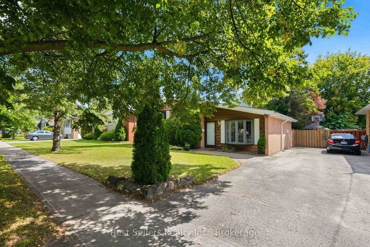 Property Photo:  5 Benfrisco Crescent  ON M1H 1N2 