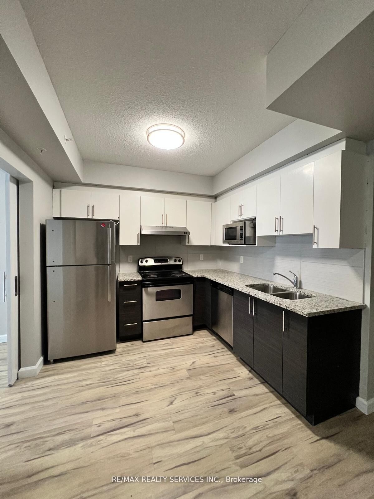 Property Photo:  258A Sunview Street 1617  ON N2L 0H6 