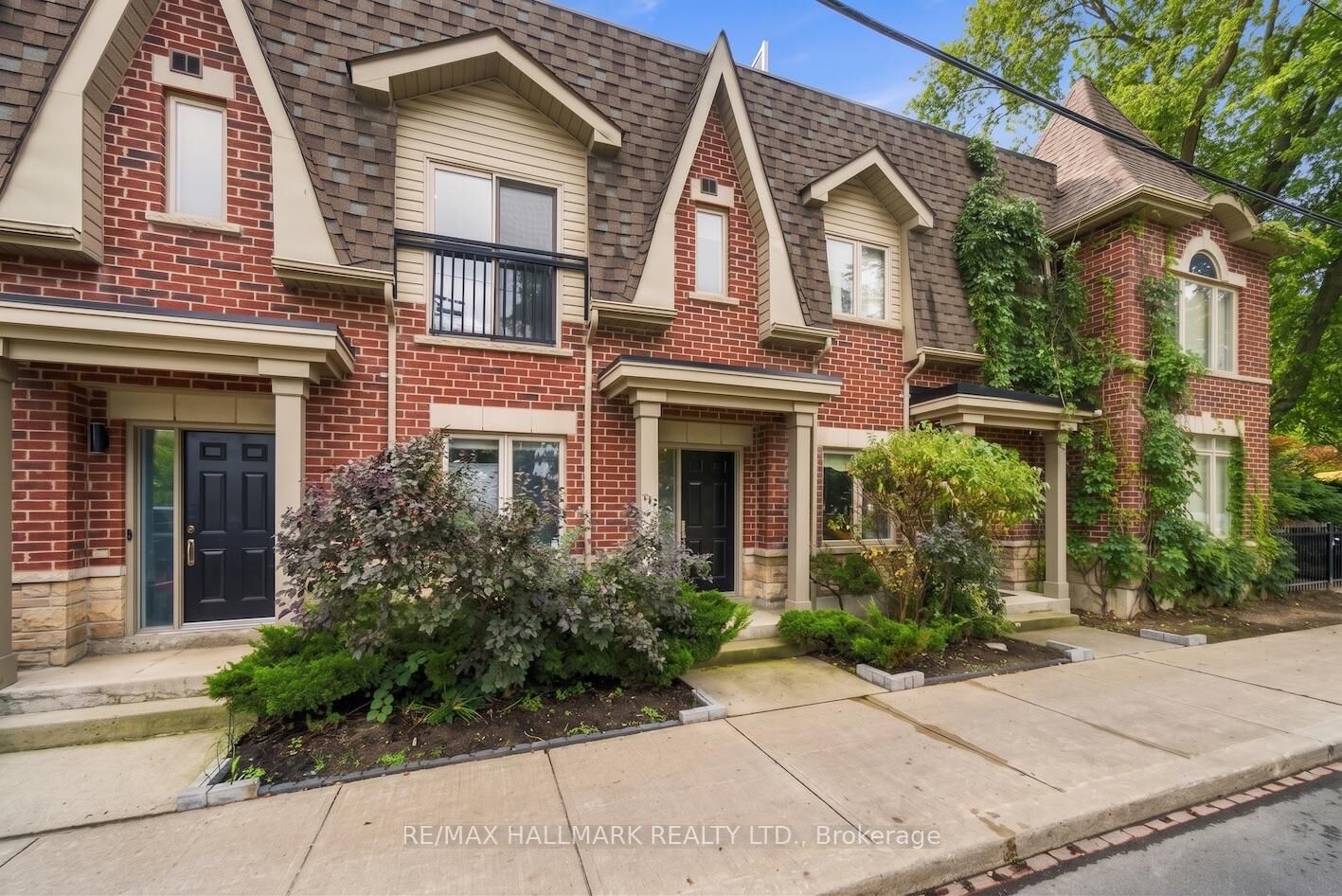 Property Photo:  549 Shuter Street  ON M5A 1X9 