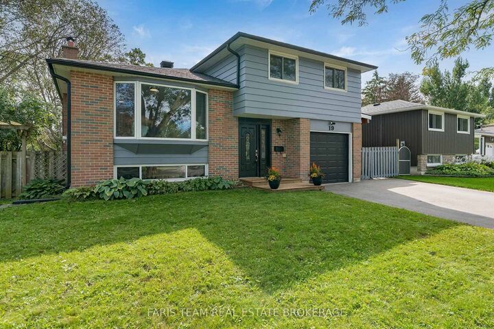 Property Photo:  19 Colleen Avenue  ON L4M 2M9 