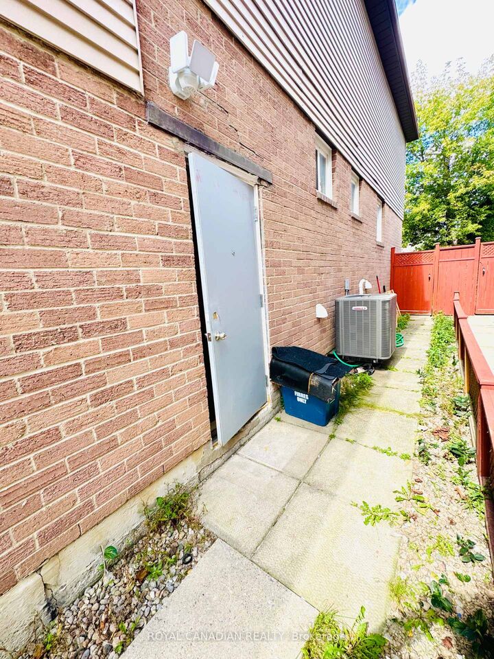 Property Photo:  28 Chapman Drive E Bsmt  ON L1T 3C3 