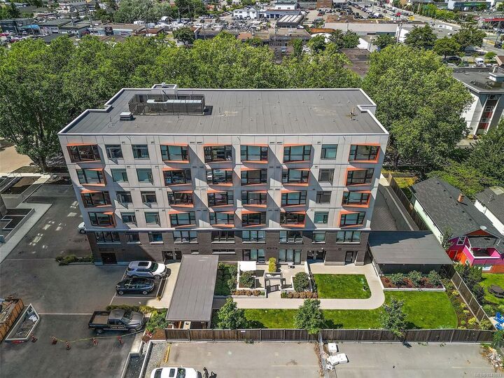 Property Photo:  629 Speed Ave #412  BC V8Z 1A5 