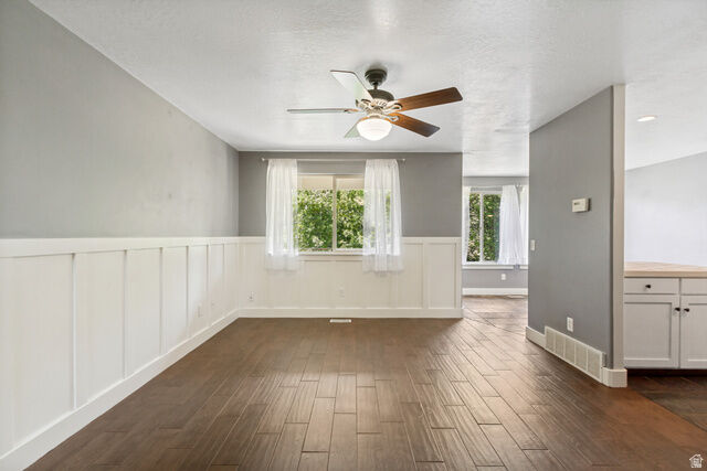 Property Photo: 1137 E Holmes Creek Ln UT 84041