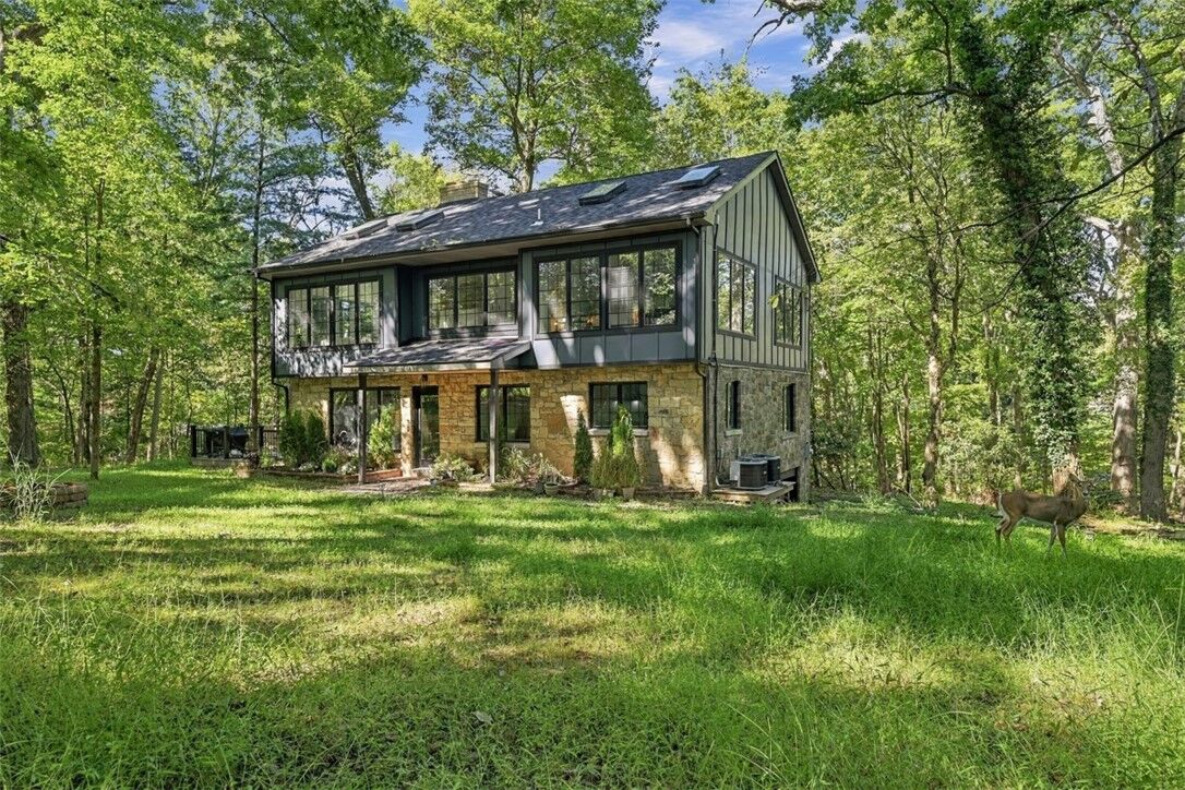 Property Photo:  3024 E Bardonner Rd  PA 15044 