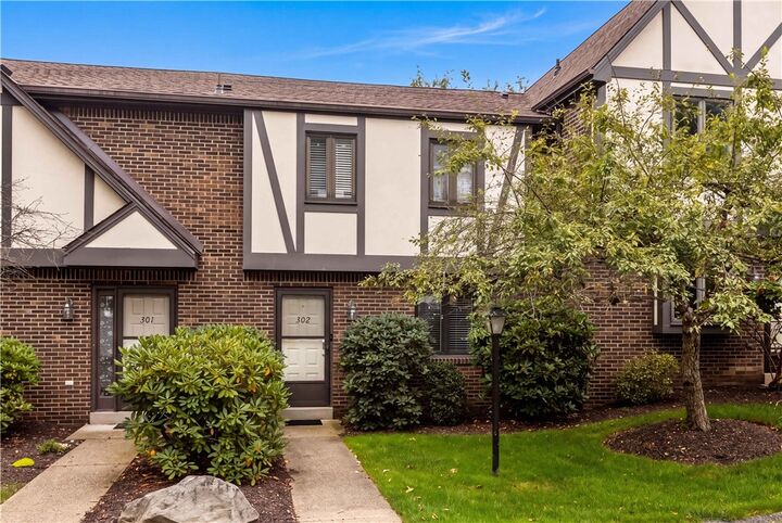 Property Photo:  302 Olde Ingomar Ct  PA 15237 