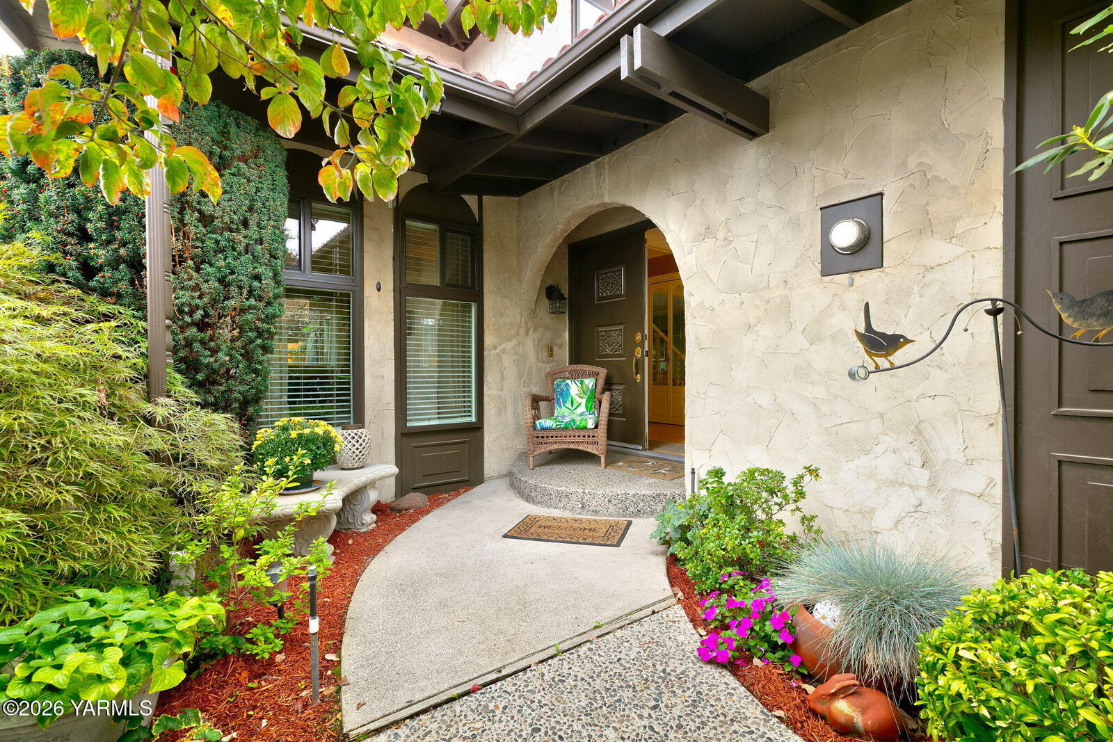Property Photo: 2 Crest Cir WA 98908
