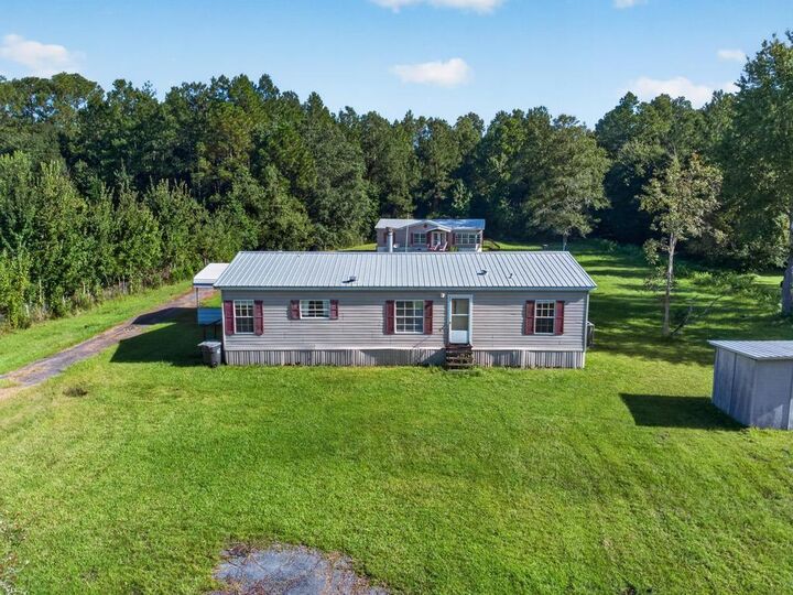 Property Photo: 44326 Woodland Circle FL 32011