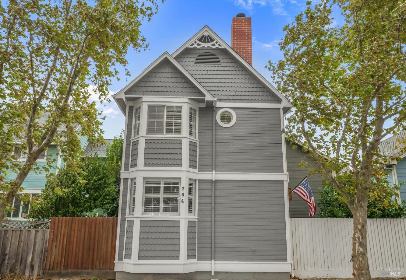 Property Photo:  704 Almond Street  CA 94585 