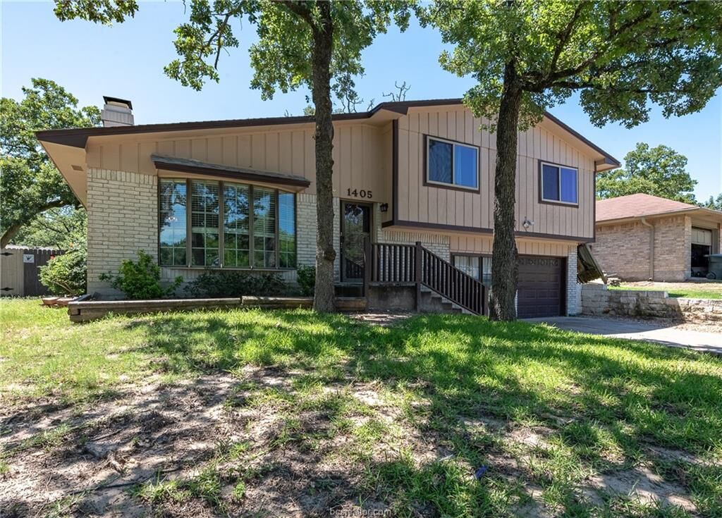 Property Photo:  1405 Magnolia Drive  TX 77840-3626 
