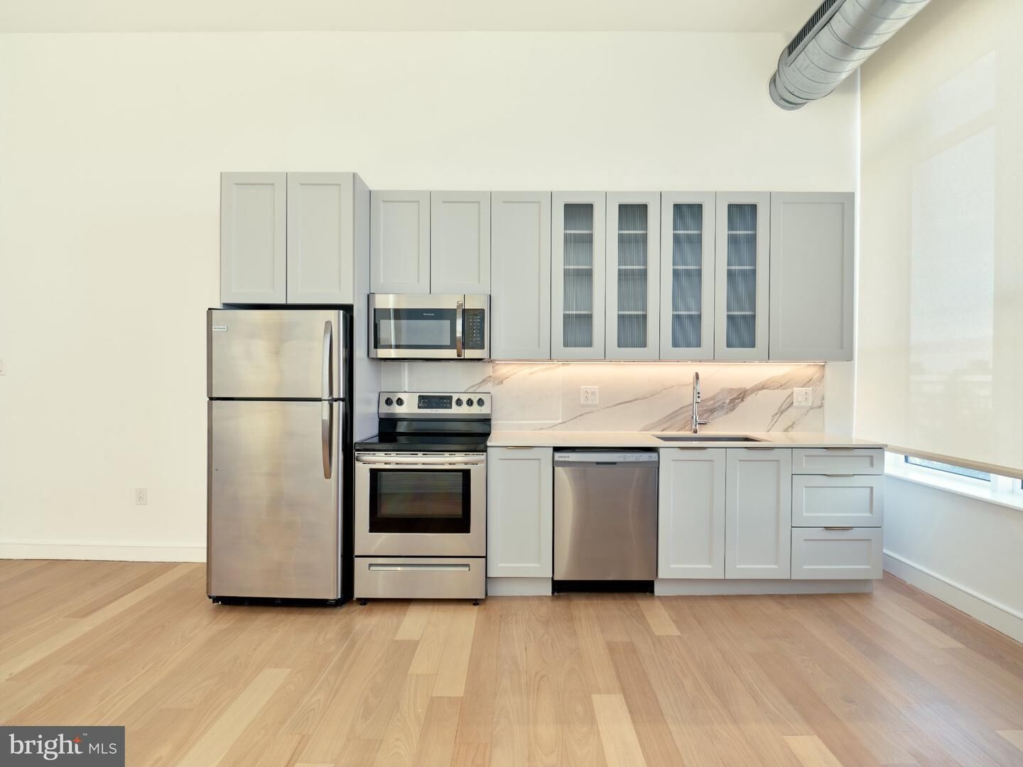 Property Photo:  900 N 9th Street 3 Br B  PA 19123 