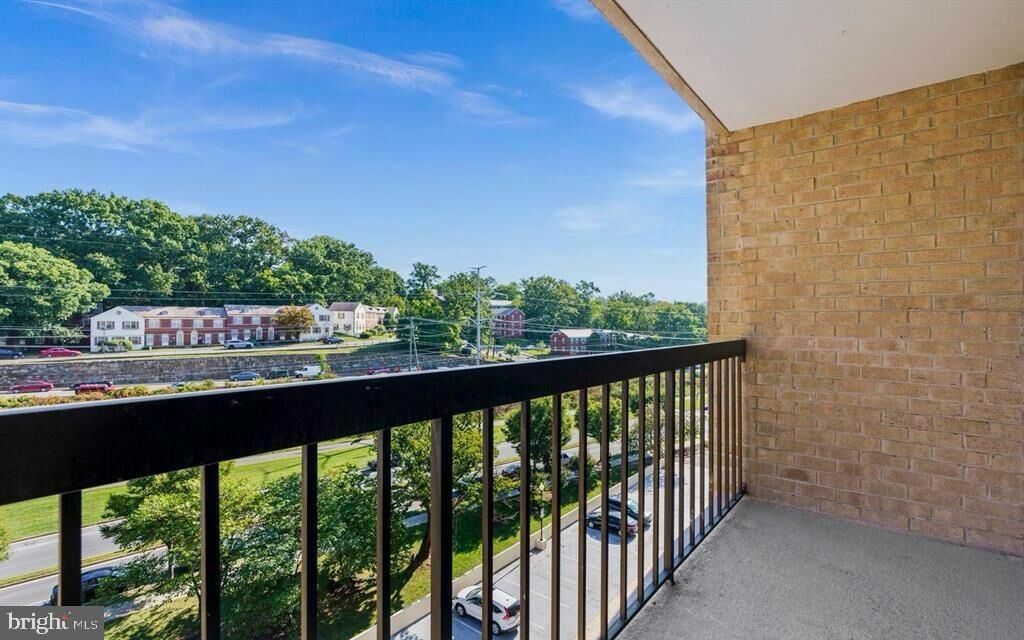 Property Photo:  4500 S Four Mile Run Drive 530  VA 22204 