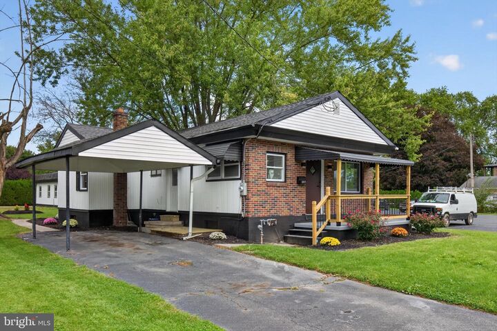 Property Photo: 617 E Lehman Street PA 17046