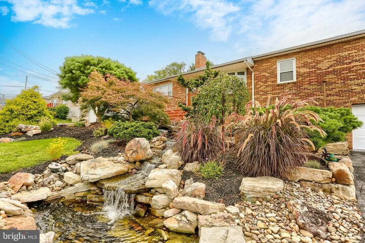 Property Photo: 2505 Linglestown Road PA 17110