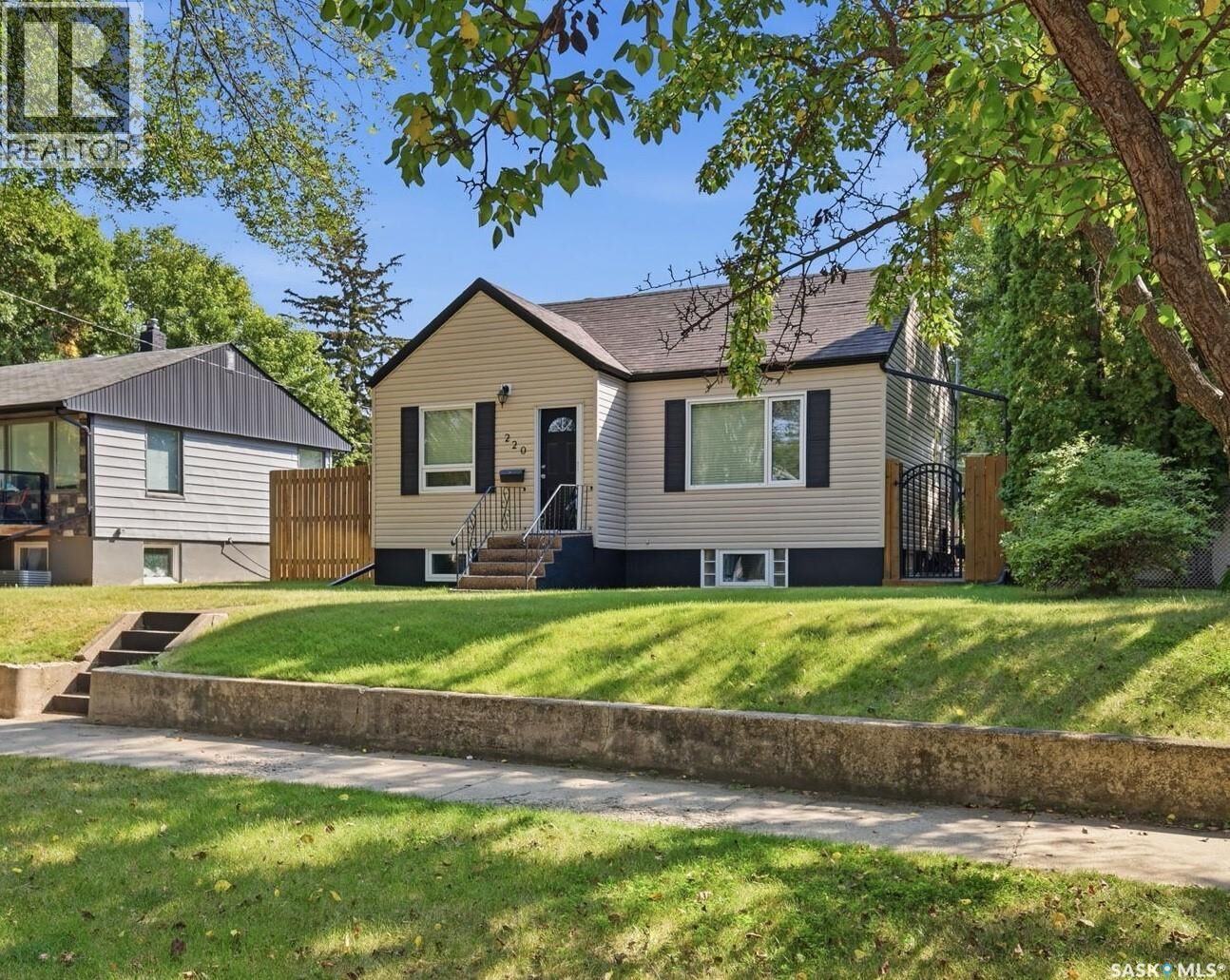 Property Photo:  220 3rd Street E  SK S7H 1L3 