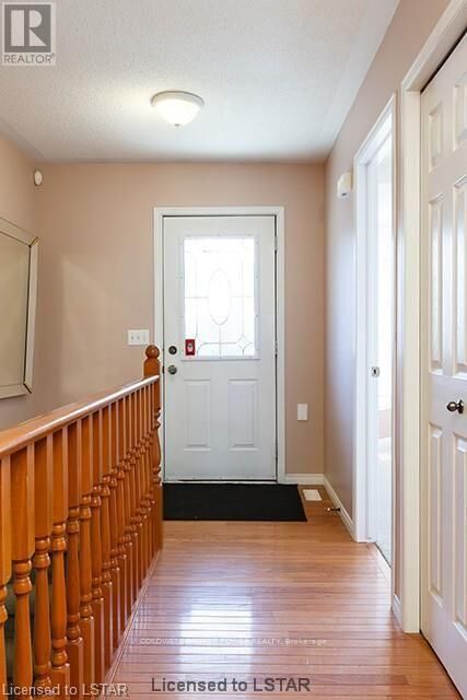 Property Photo:  122 Sherwood Forest Square 3  ON N6G 5G8 