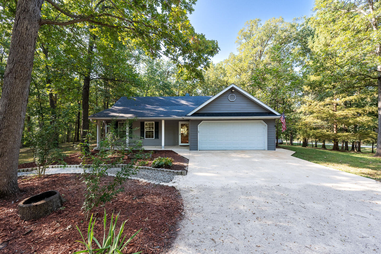 Property Photo: 17180 N Crownview Dr MO 65240