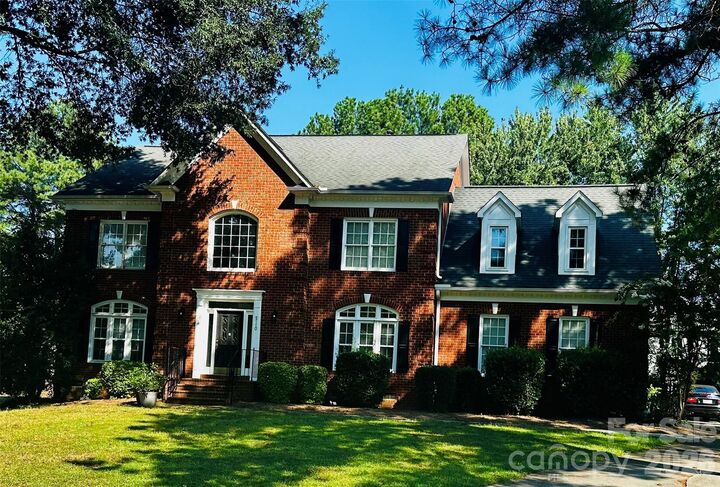 Property Photo: 5110 Rotherfield Court NC 28277