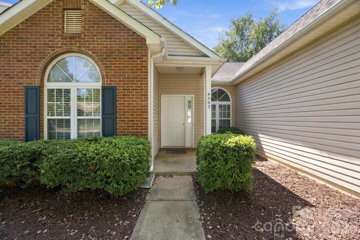Property Photo: 9503 Scotland Hall Court NC 28277