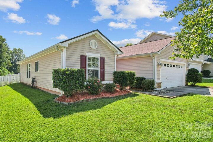 Property Photo: 7628 Jenny Ann Drive NC 28216