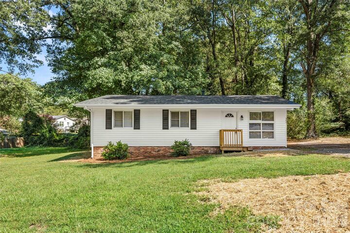 Property Photo:  4821 Northaven Drive  NC 28206 